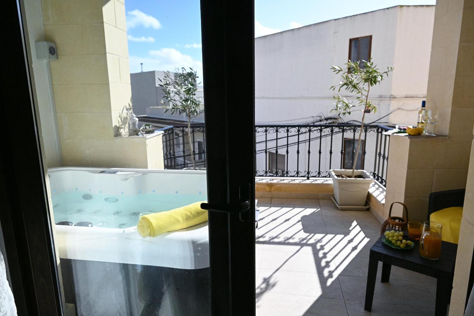 Fl 1 Ta'Lonza Luxury With Hot Tub By Homely Mellieħa Exterior foto